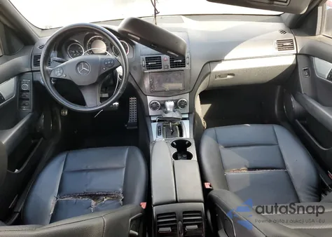 2010 Mercedes-Benz C 300 из США, поврежденный, VIN WDDGF5EB8AR123794